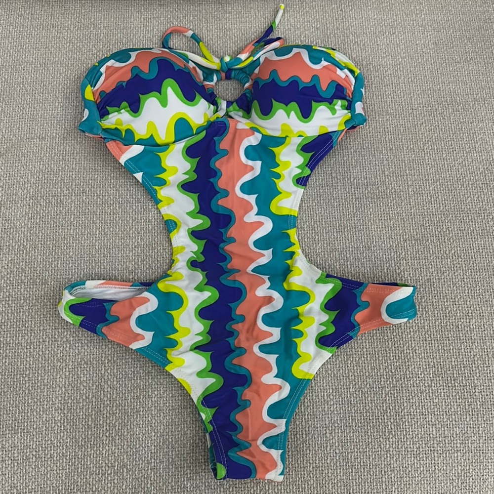 BNNW Colorful Wavy Pattern Swimsuit🩱🕶️🏖️☀️